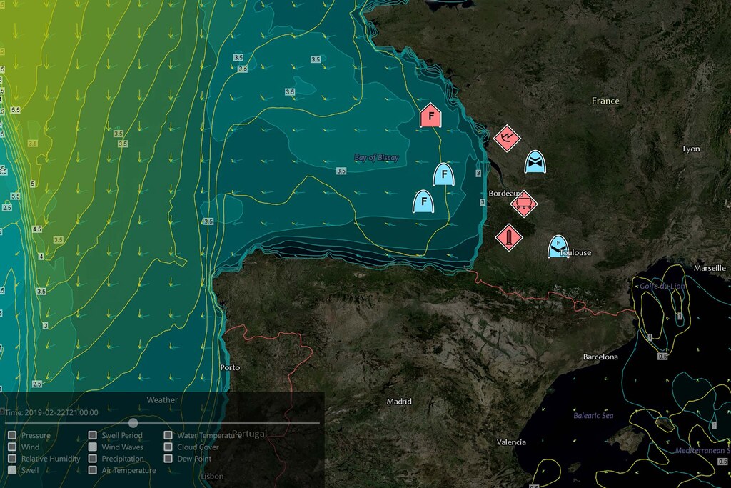 Weather intelligence with integration of meteorological information in the GRIB and C-MAP formats.