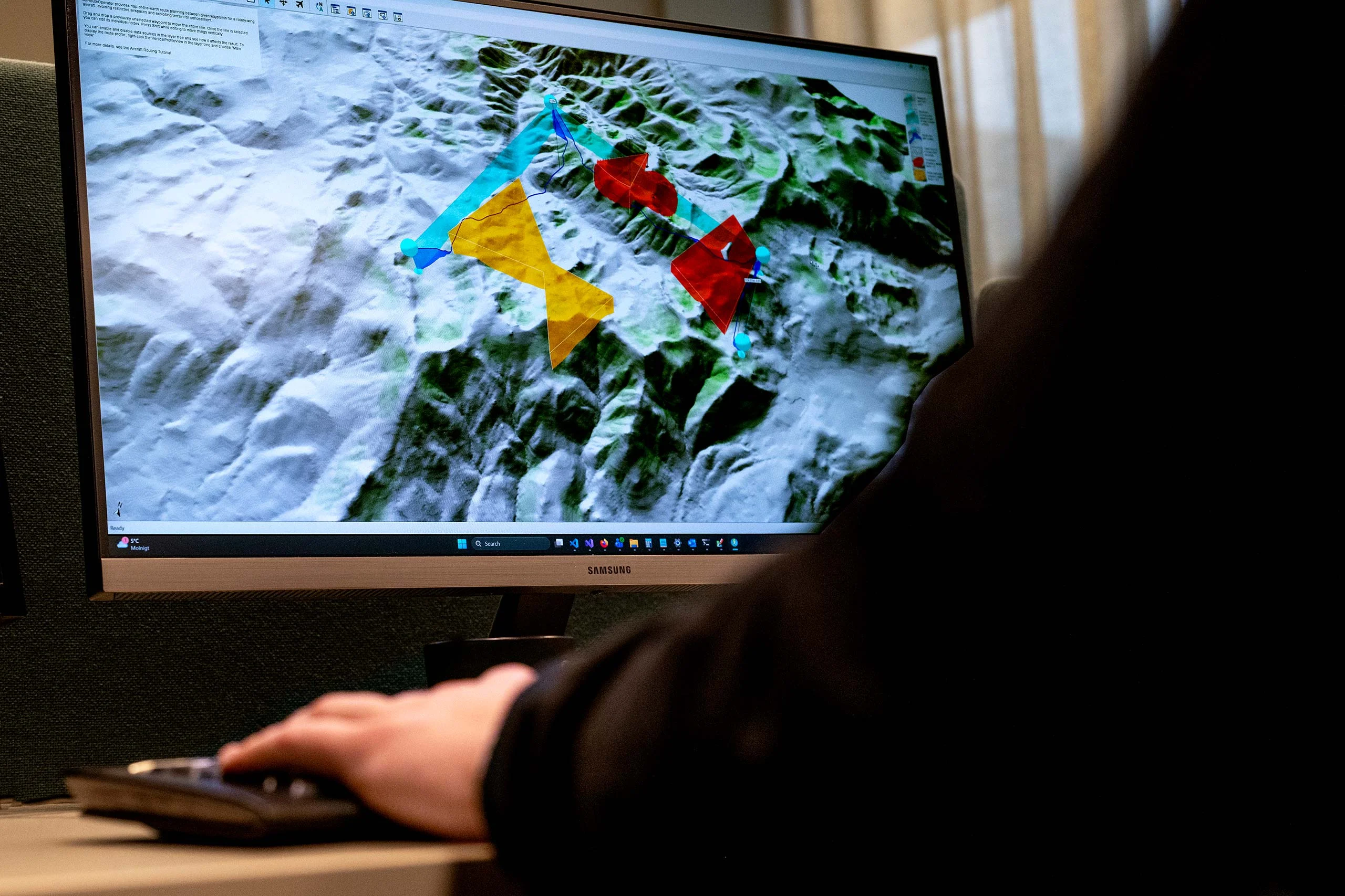 Developer working with a Carmenta Engine sample application.